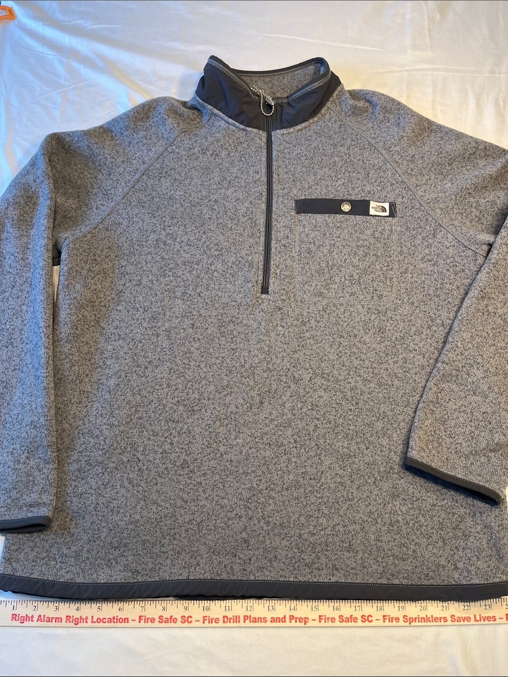 The North Face Mens XL Gray Sweater Fleece Quarter Zip Pullover Chest Pocket